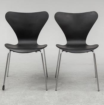 ARNE JACOBSEN, six 'Series 7' chairs from Fritz Hansen, Denmark.