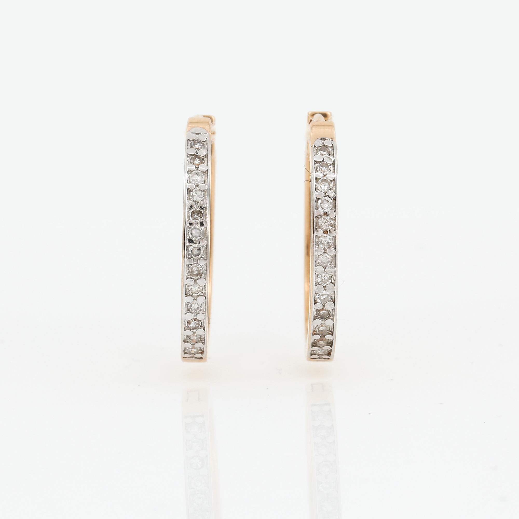 ÖRHÄNGEN, 14K guld med åttkantslipade diamanter tot ca 0,15 ct. Vikt 2,6 gram.