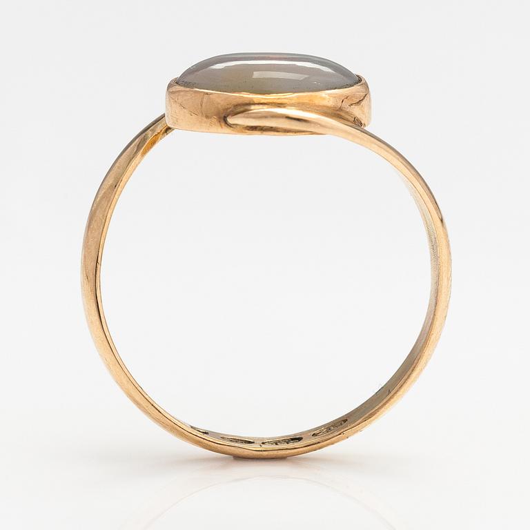 A 14K gold ring with an opal. Lagercrantz Jewellery, Tammisaari 2012.