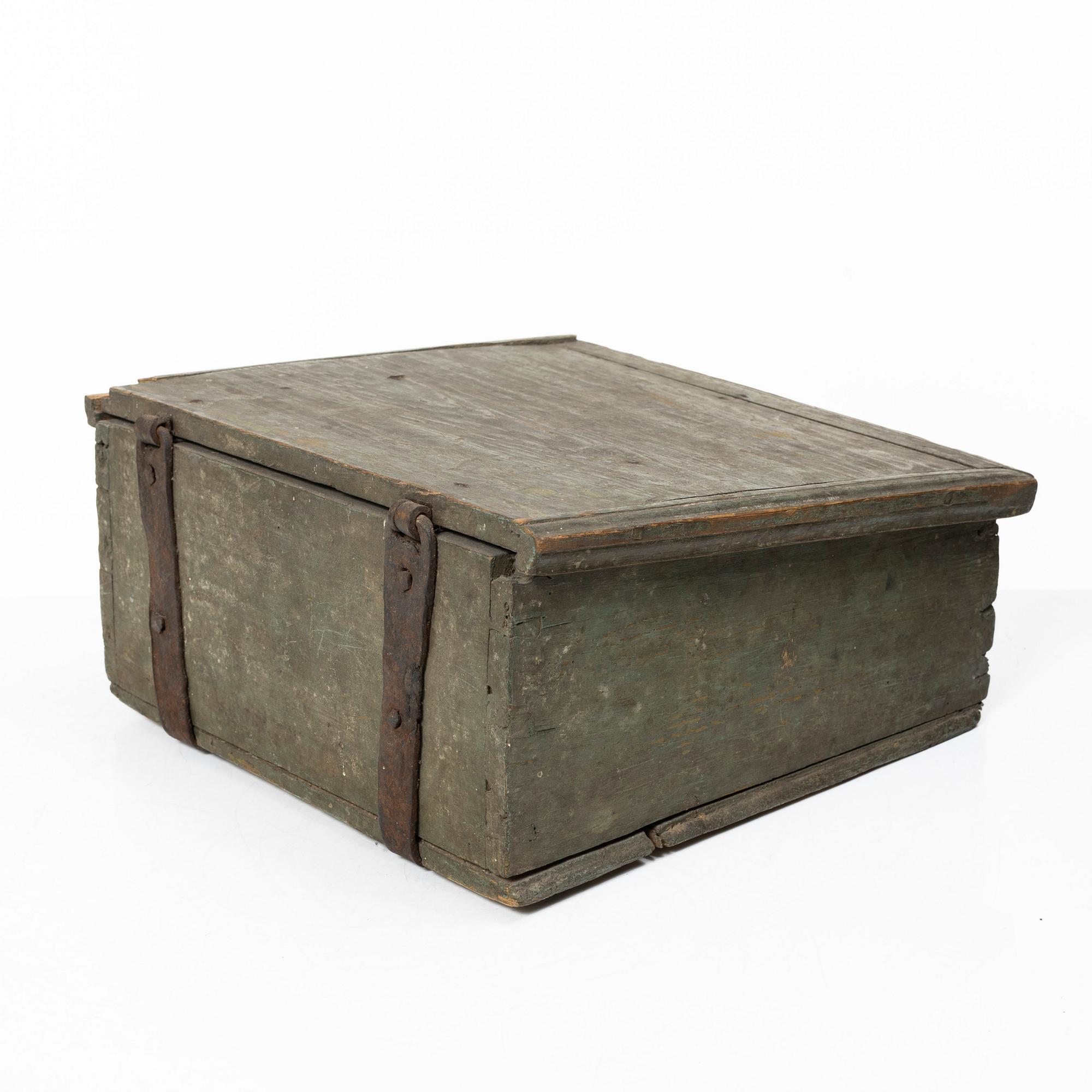 Box, folk art, 19th century.