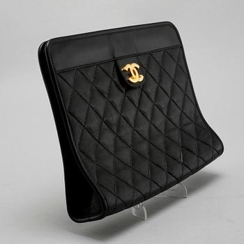 NECESSÄR, Chanel.