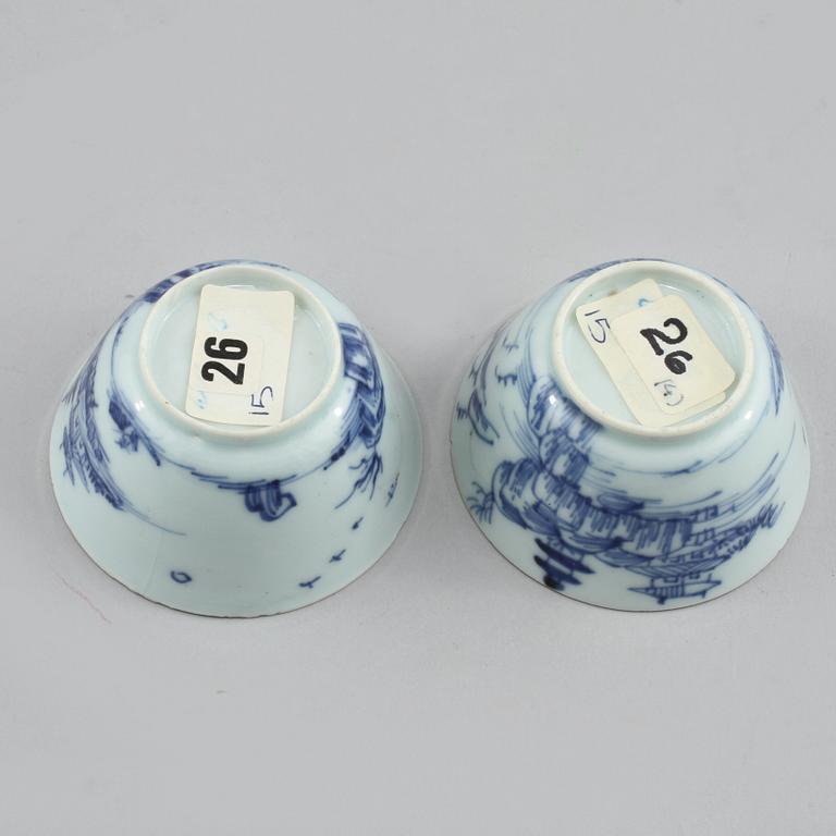 KOPPAR, 2 st, porslin, Kina, ca 1744.