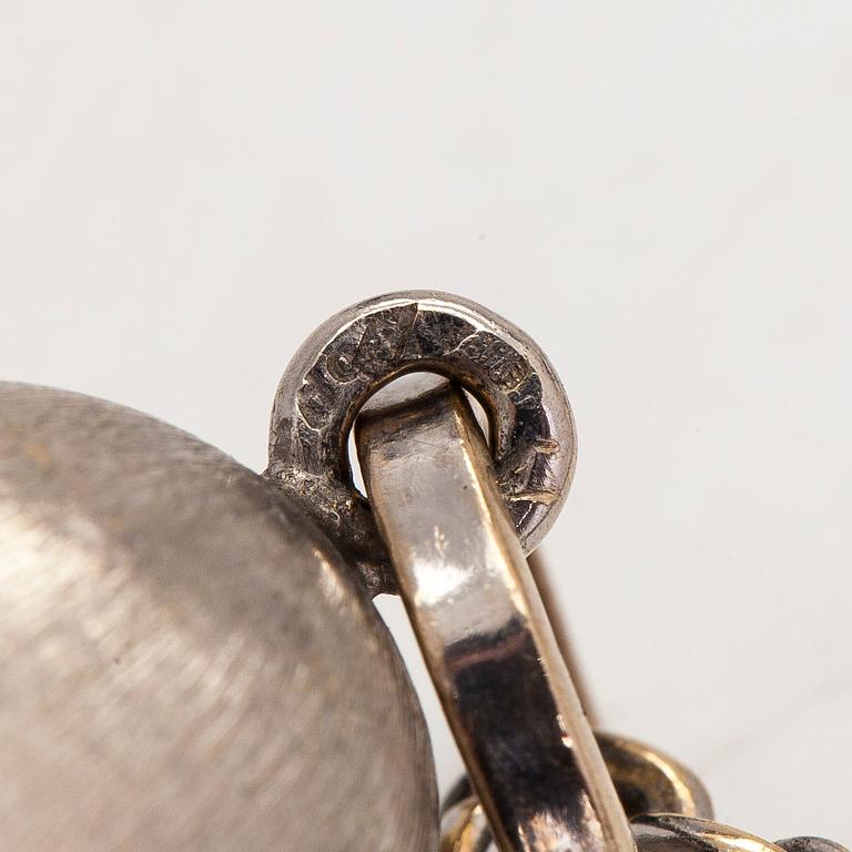 Halsband, 18K vitguld med tofshänge. Schweiz.