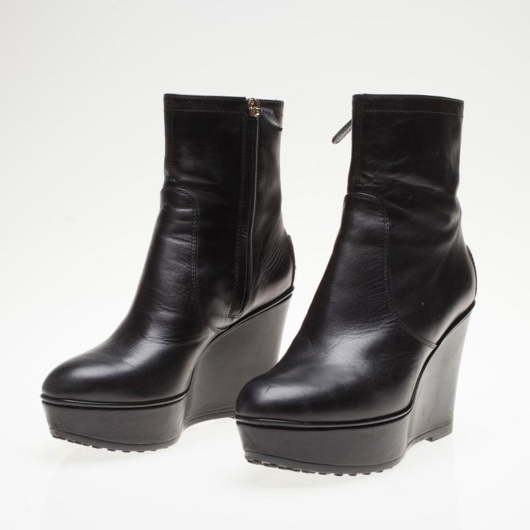 SKOR, Tod's.