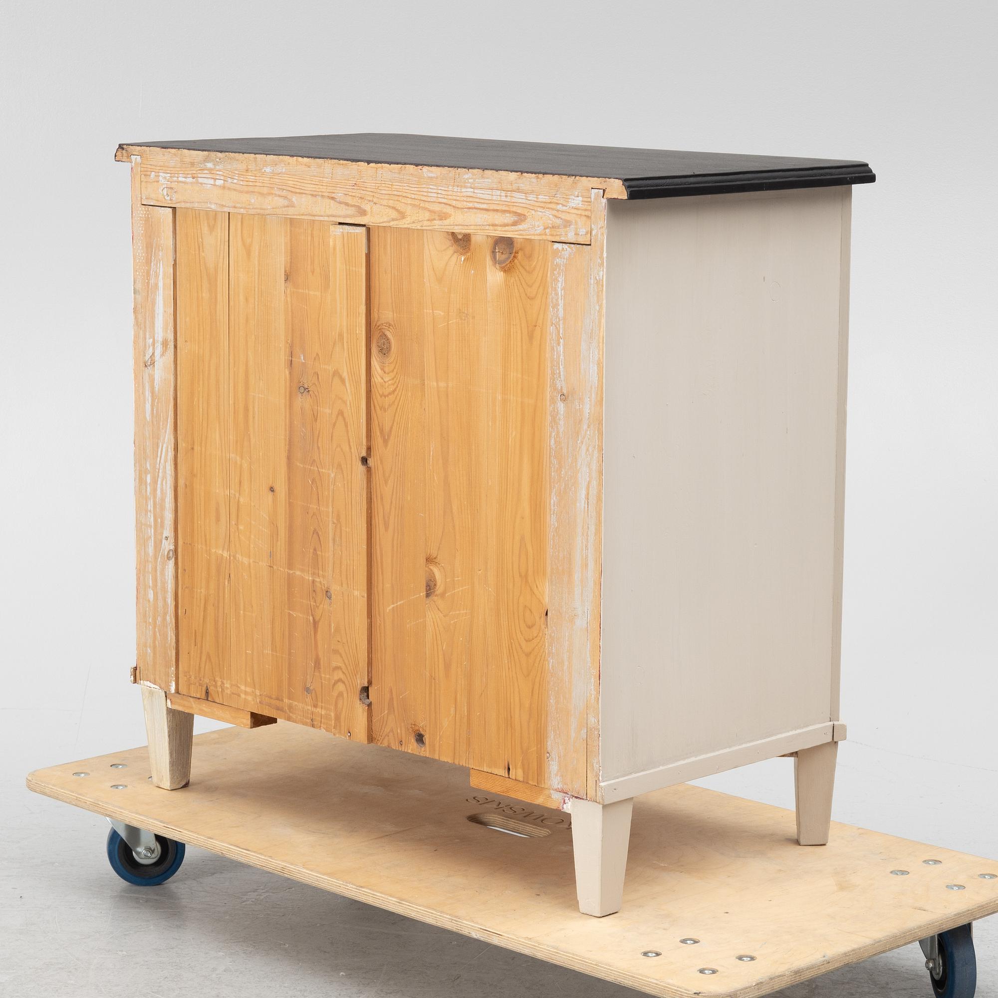Chest of drawers, Gustavian style, 20th century.