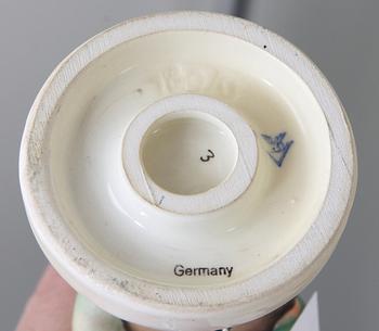 FIGURIN, porslin. sk. Hummelfigurin.