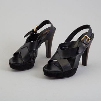YVES SAINT LAURENT, skor, storlek 37.