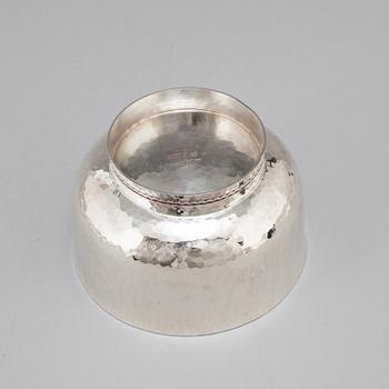 An Inger Råström "Sofiero" silver bowl, GAB, Eskilstuna 2004.
