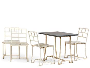 207. Carl Hörvik, trädgårdsmöbel, bord och fyra stolar, möjligen tillverkade av Thulins vagnfabrik, Skillingaryd.
