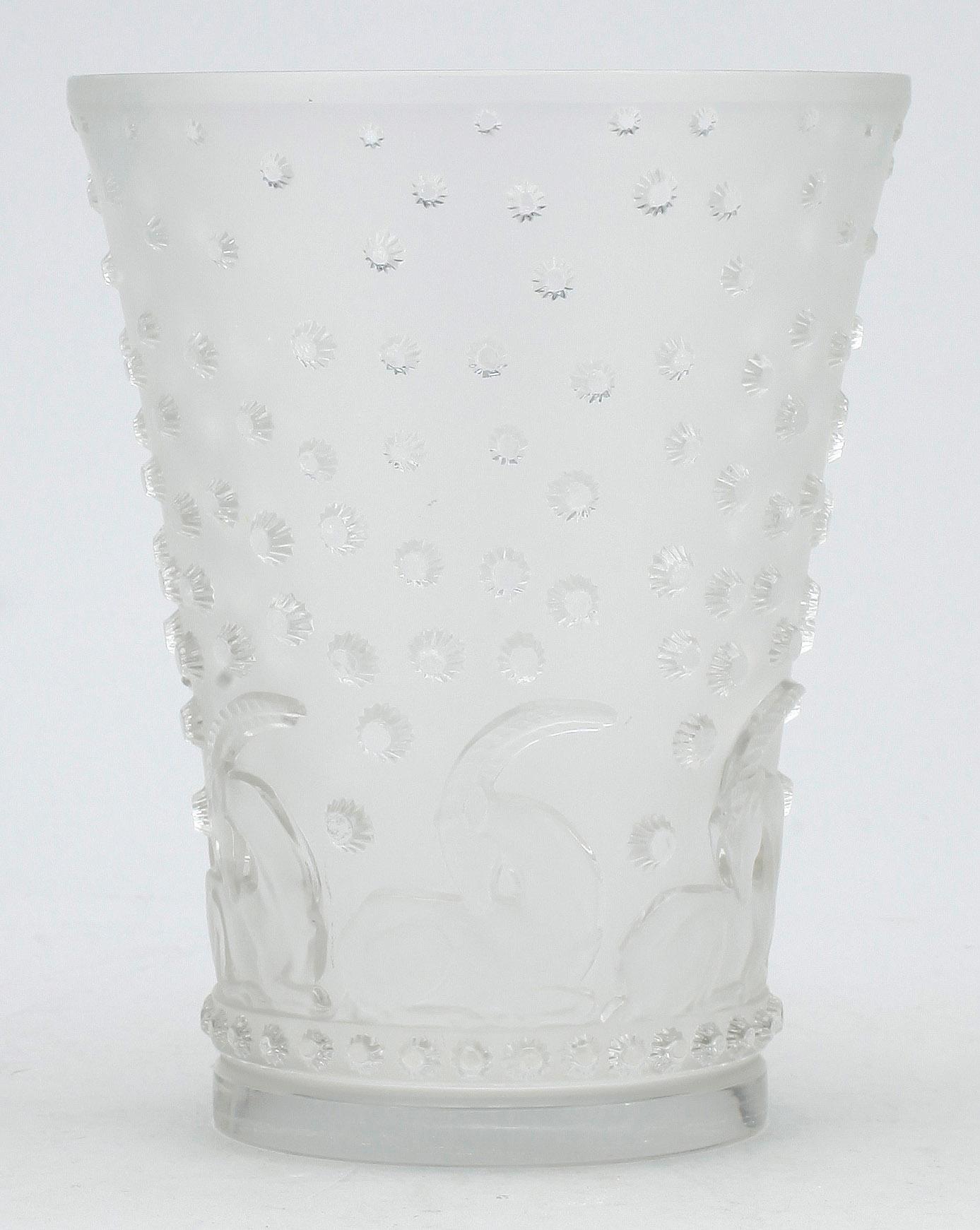 VAS, glas, etsad signatur Lalique France.