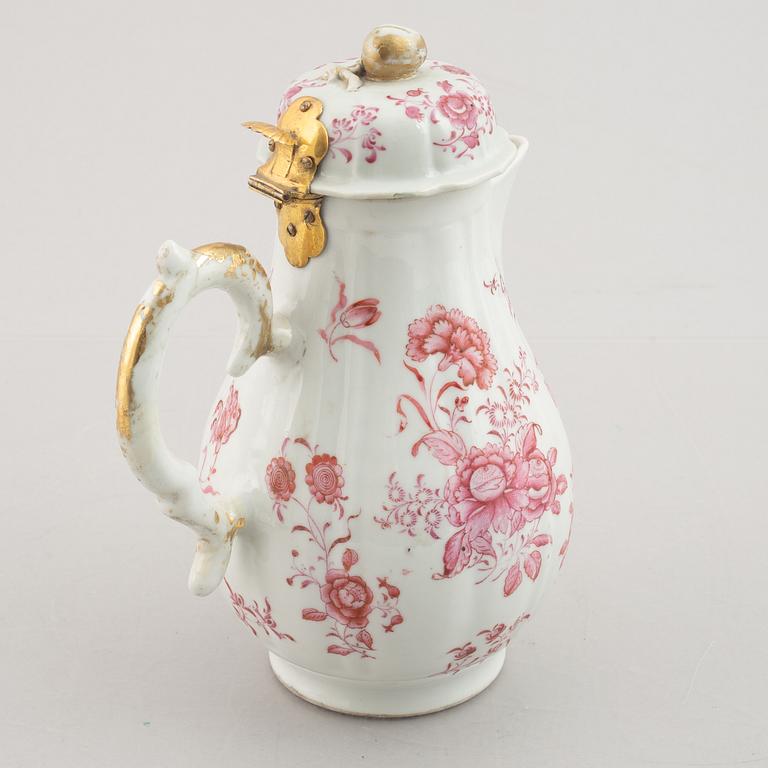 Kaffekanna med lock, kompaniporslin. Qingdynastin, Qianlong (1736-95).