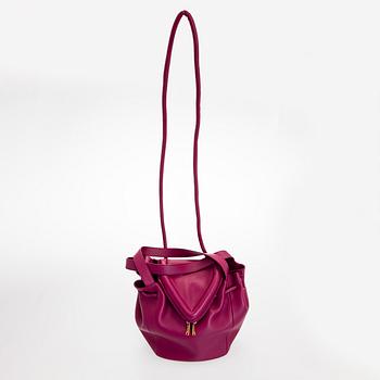 Bottega Veneta, a "Beak" bag.