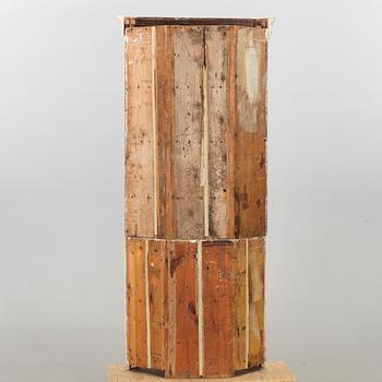 A Swedish painted cornercabinet around 1800.