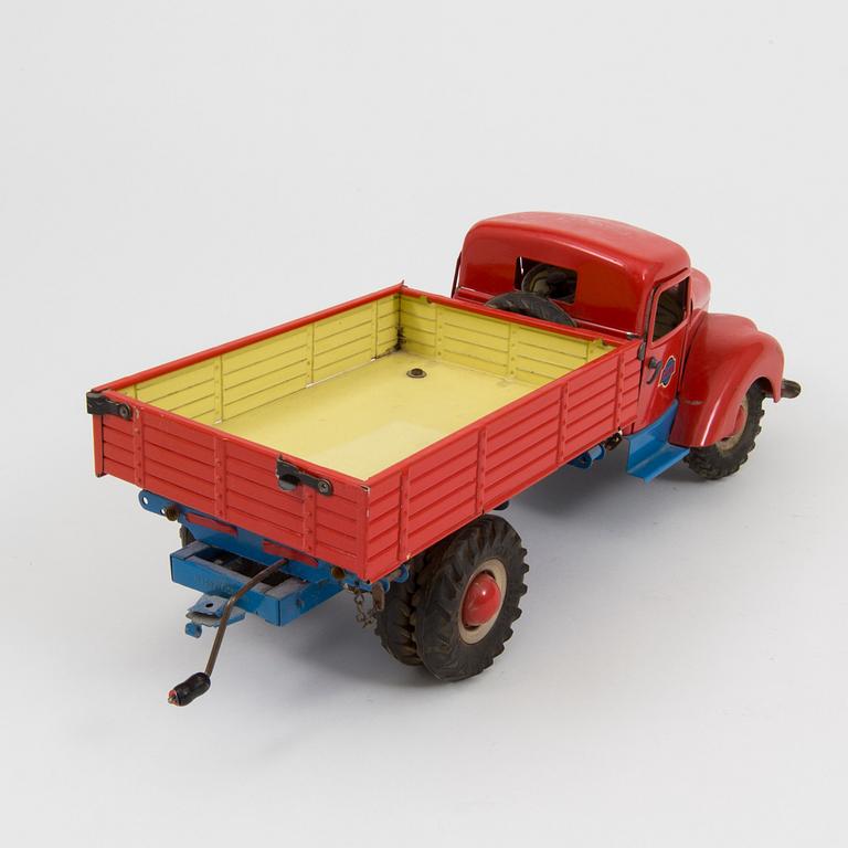 A tinplate Gama 501 truck, Germany, 1950s.