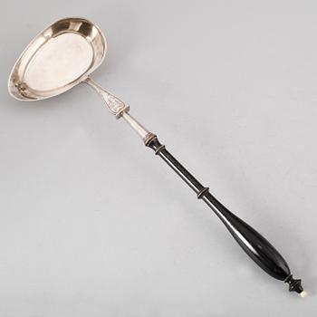 SOPPSLEV, silver, otydliga stämplar 1825. Total vikt 154 g.