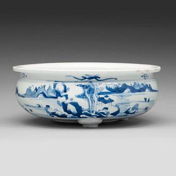 699. A blue and white tripod censer, Qing dynasty, 18th Century.