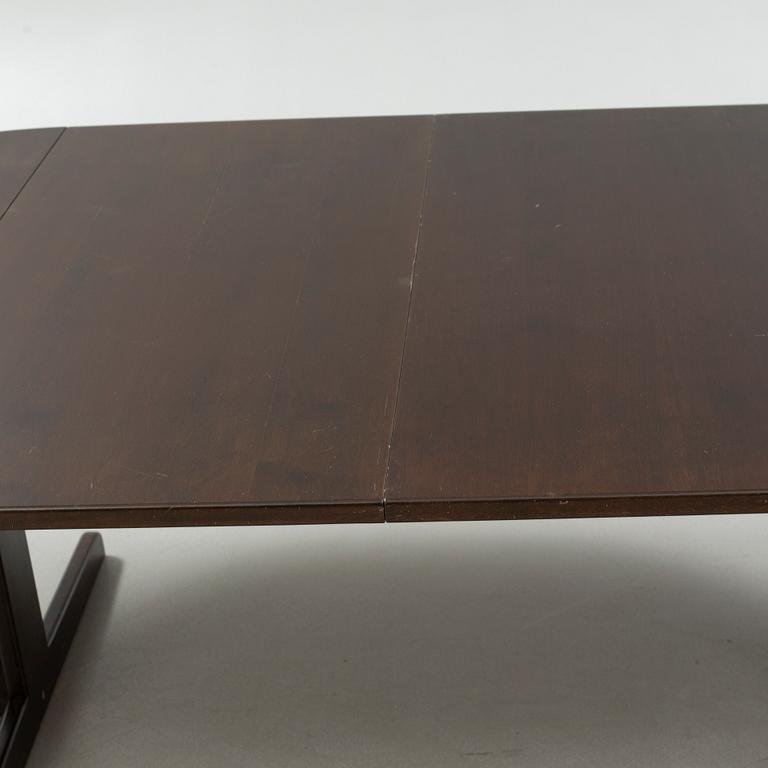 A diningroom furniture set of 7 pieces by Thonet from the second half of the 20th century.