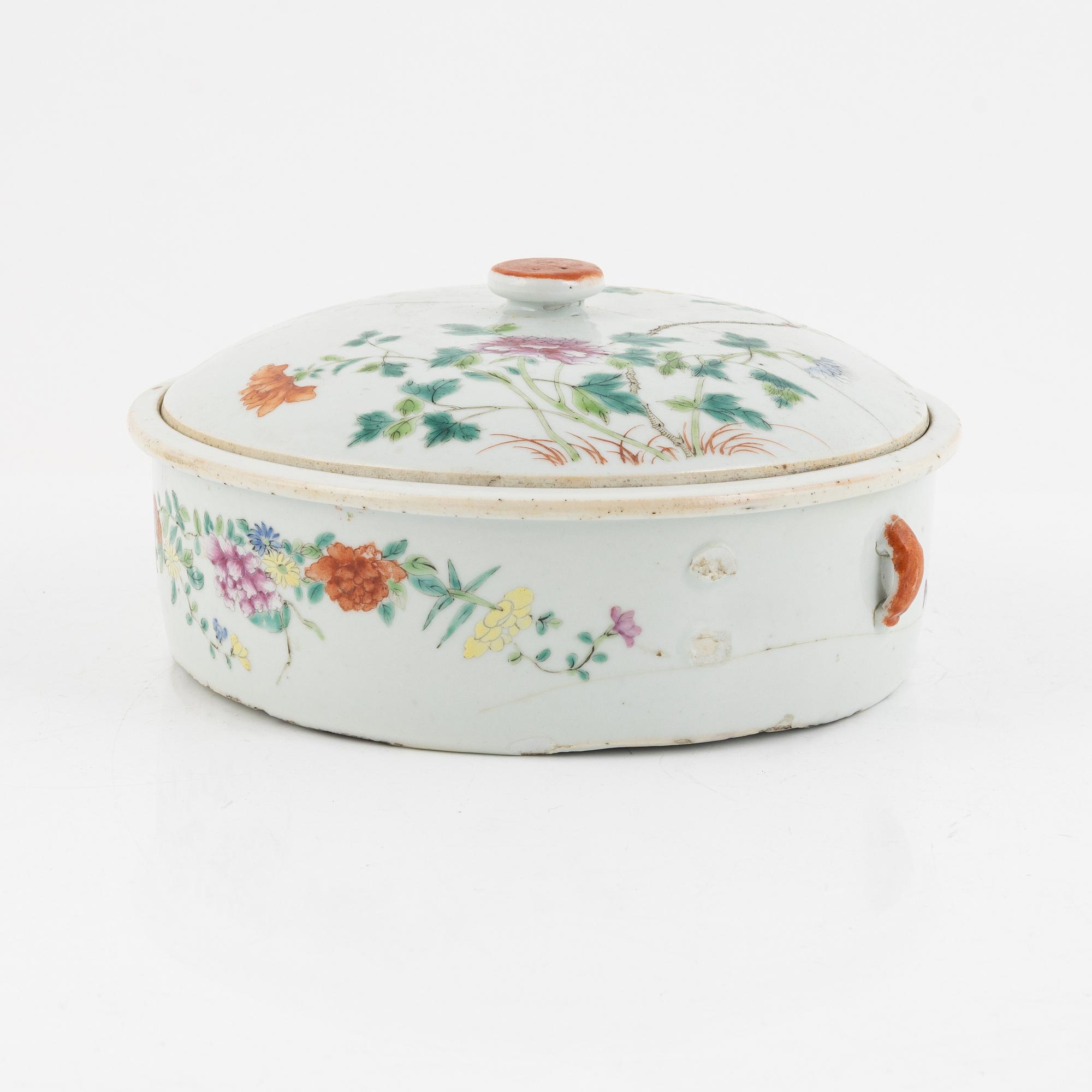 Karott med lock, porslin, Kina, 1800-tal.