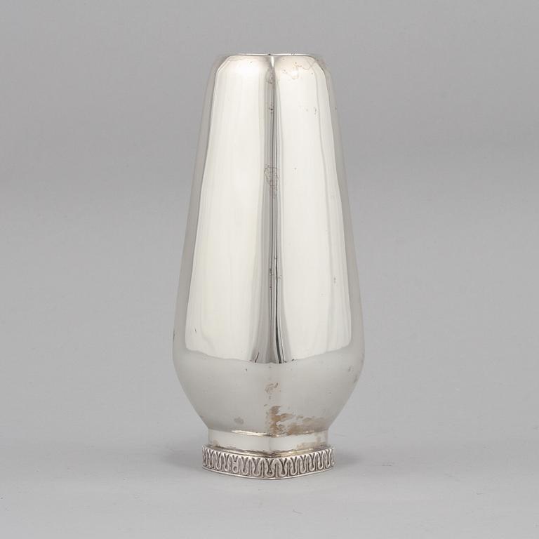 VAS, sterlingsilver, Tyskland, omkring 1900-talets mitt. Vikt 230 g.