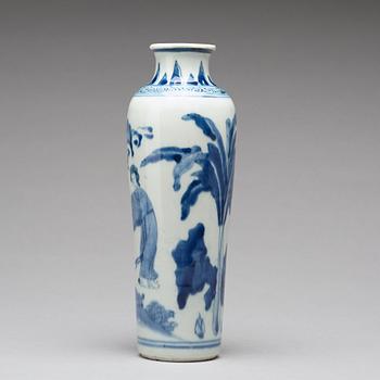 A blue and white Transitional vase, 17th Century.