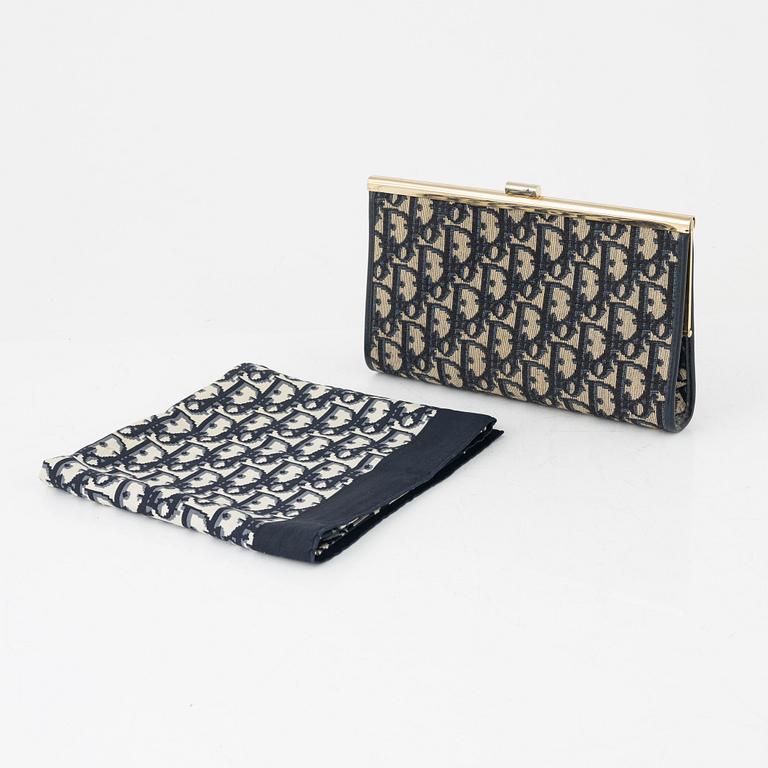 Christian Dior, clutch och scarf.