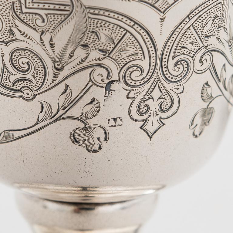 Bägare på fot, 2 st, silver Ryssland 1864 och 1883-86.