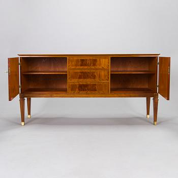 A mid 20th century gustavian style veneered sideboard by Abrahamsons Möbelfabrik AB.