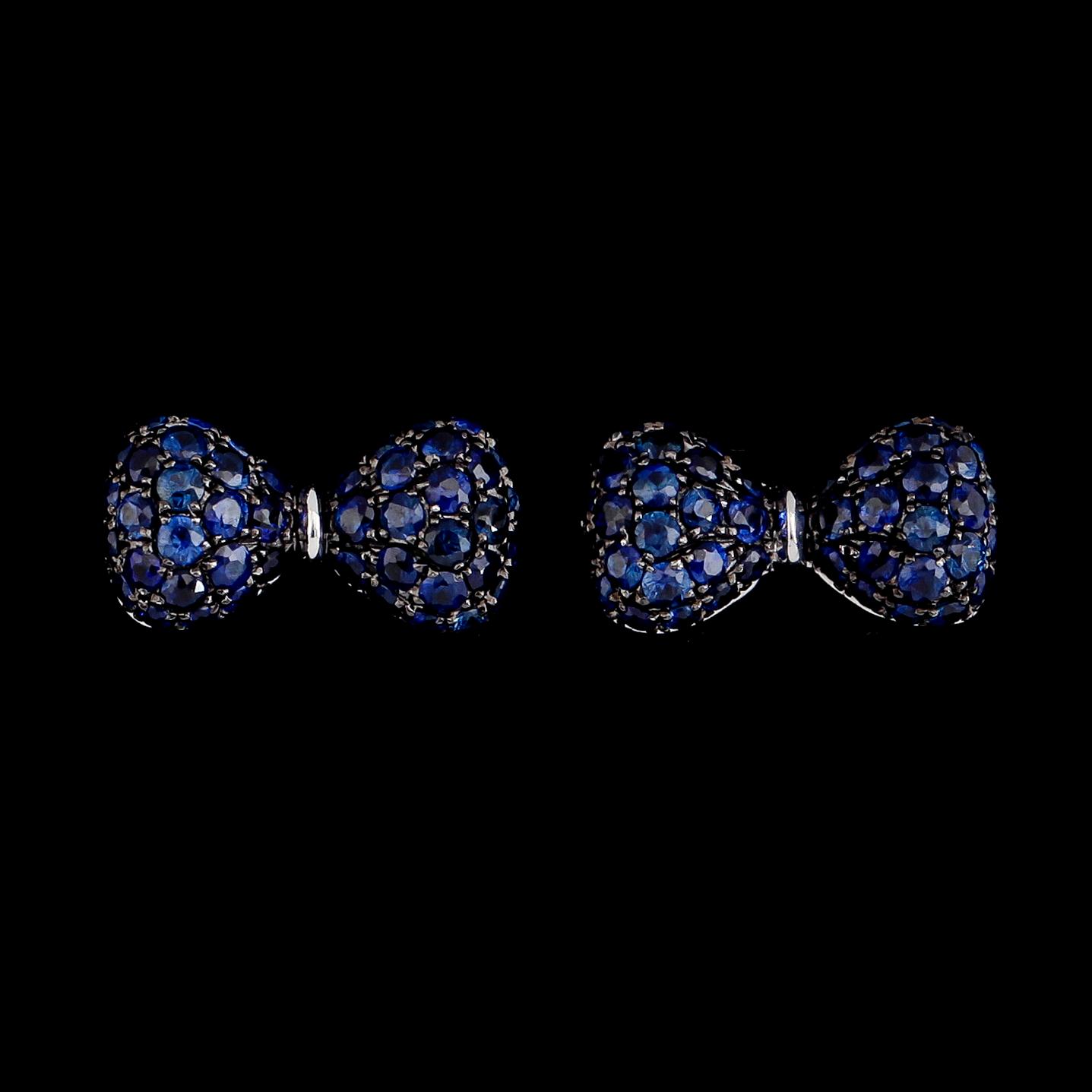 ÖRHÄNGEN, 1 par, 18K vitguld, blå safirer tot ca 1.75 ct.