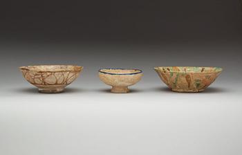 BOWLS, 3 pieces. Diameter 22,7, 20,5 and 14 cm. Iran.