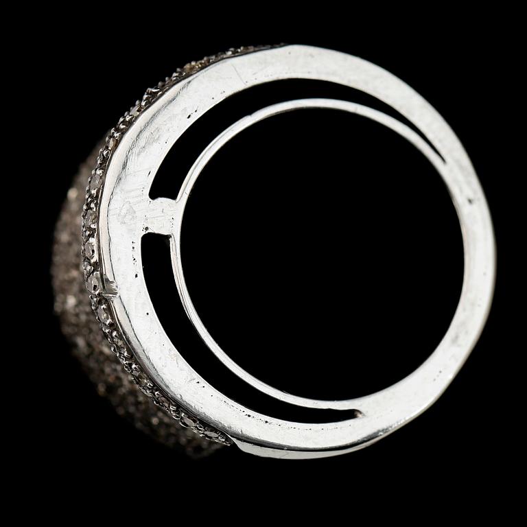 RING, svärtat/rodierat silver, diamanter tot ca 2.35 ct.