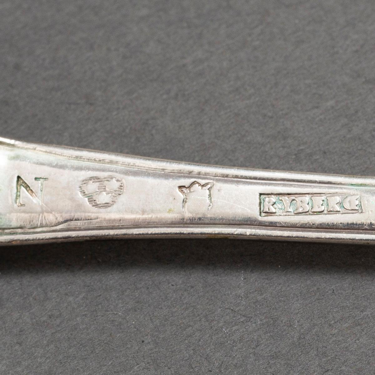 Sixteen 18th and 19th Century silver spoons.