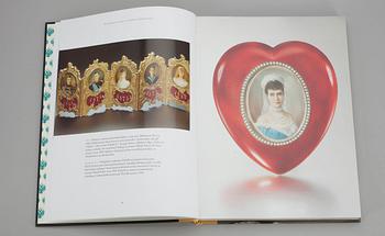 BOK, "Romanovien koruarteet" Stefano Papi Kustannusosakeyhtiö Tammi, Helsingfors 2010. Numrerad 920/1950.