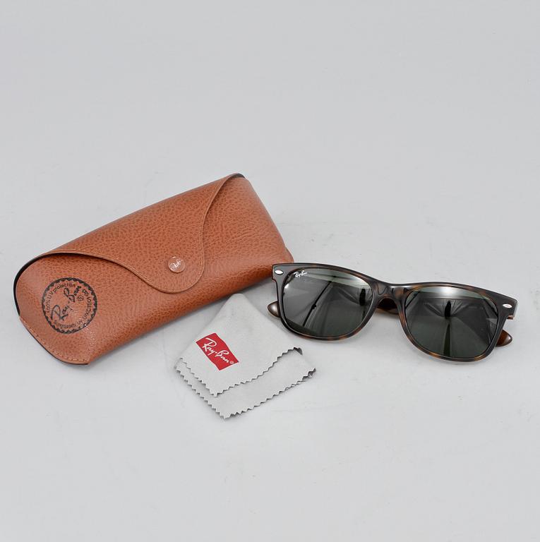 SOLGLASÖGON, "New Wayfarer", Ray Ban, 2000-tal.