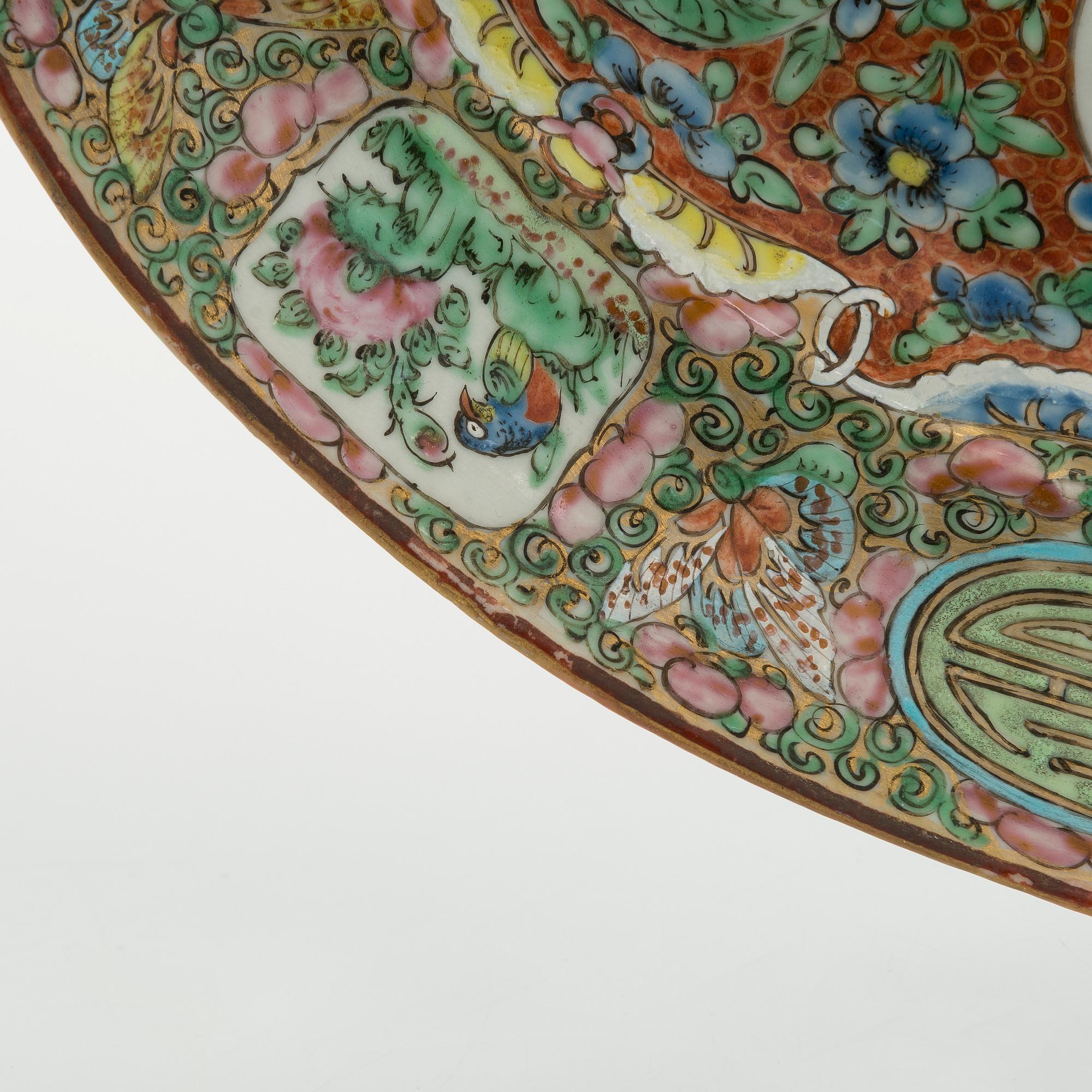 koristelautasia 4 kpl ja tarjoiluvati, Kiina, 1800-luku.