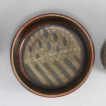 VASER, 3 st, samt SKÅL, stengods, Carl Harry Stålhane, Rörstrand Ateljé, 1900-talets andra hälft.