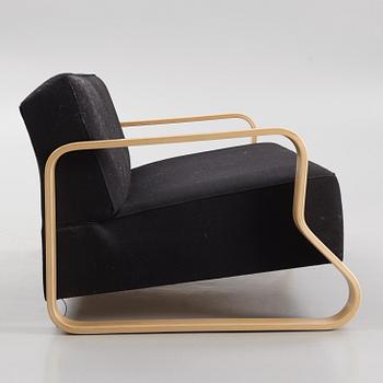 Alvar Aalto, a model 544 sofa, Artek, Finland, late 20th century.