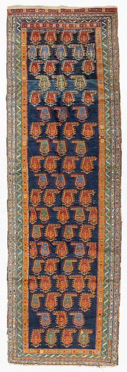 Gallerimatta, orientalisk, ca 347 x 108 cm.
