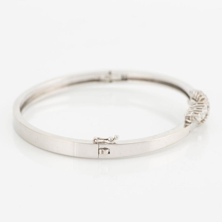 Bracelet 18K white gold with round brilliant-cut diamonds.