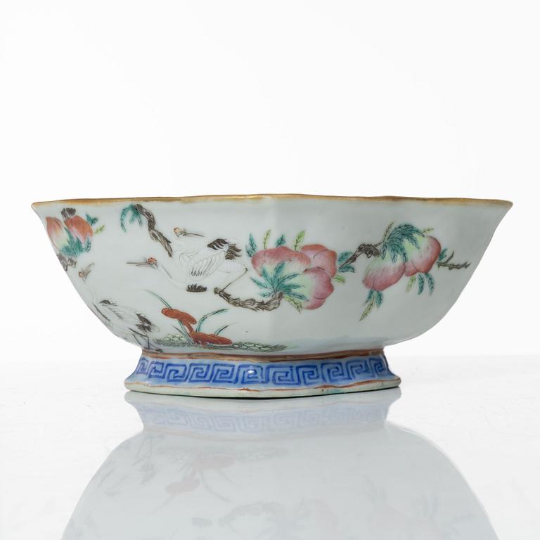 Skål  porslin, Qingdynastin, Kina, 1800-tal.