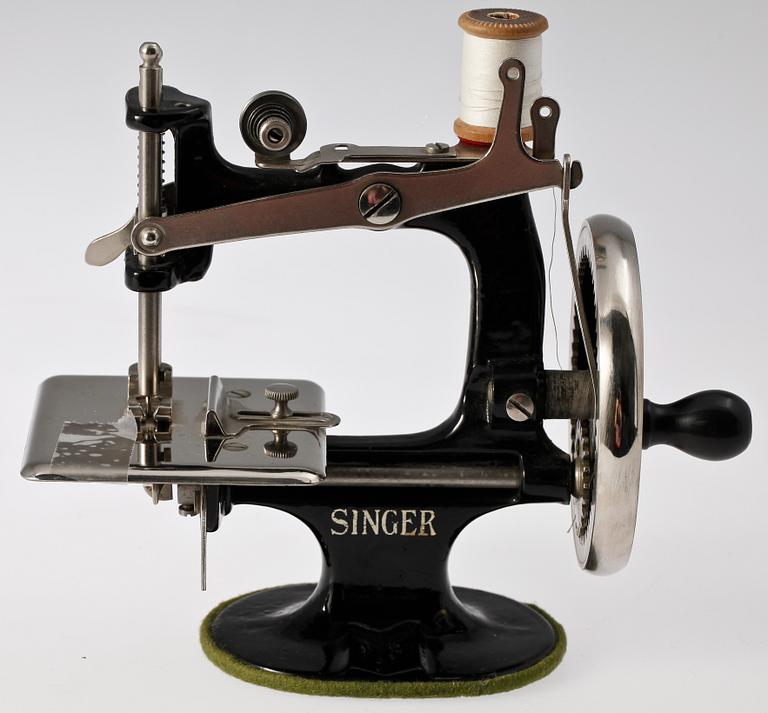 PARTI LEKSAKER, 15 delar, 1900-talets första hälft.