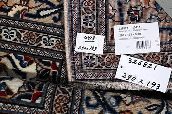A carpet, Kashan, ca 290 x 193 cm.