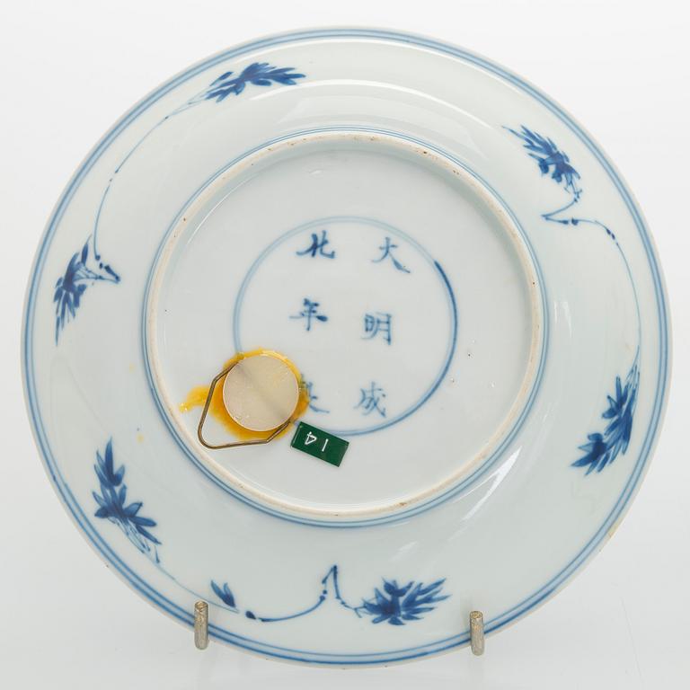 Two 18th-century Chinese porcelain dishes.