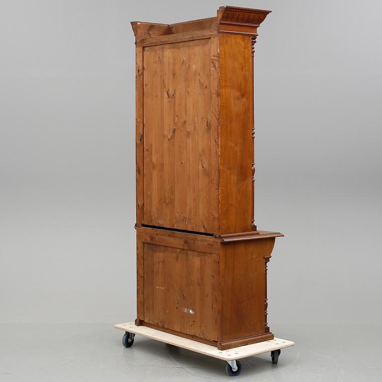 BOKSKÅP, nyrenässans, 1800-talets andra hälft.