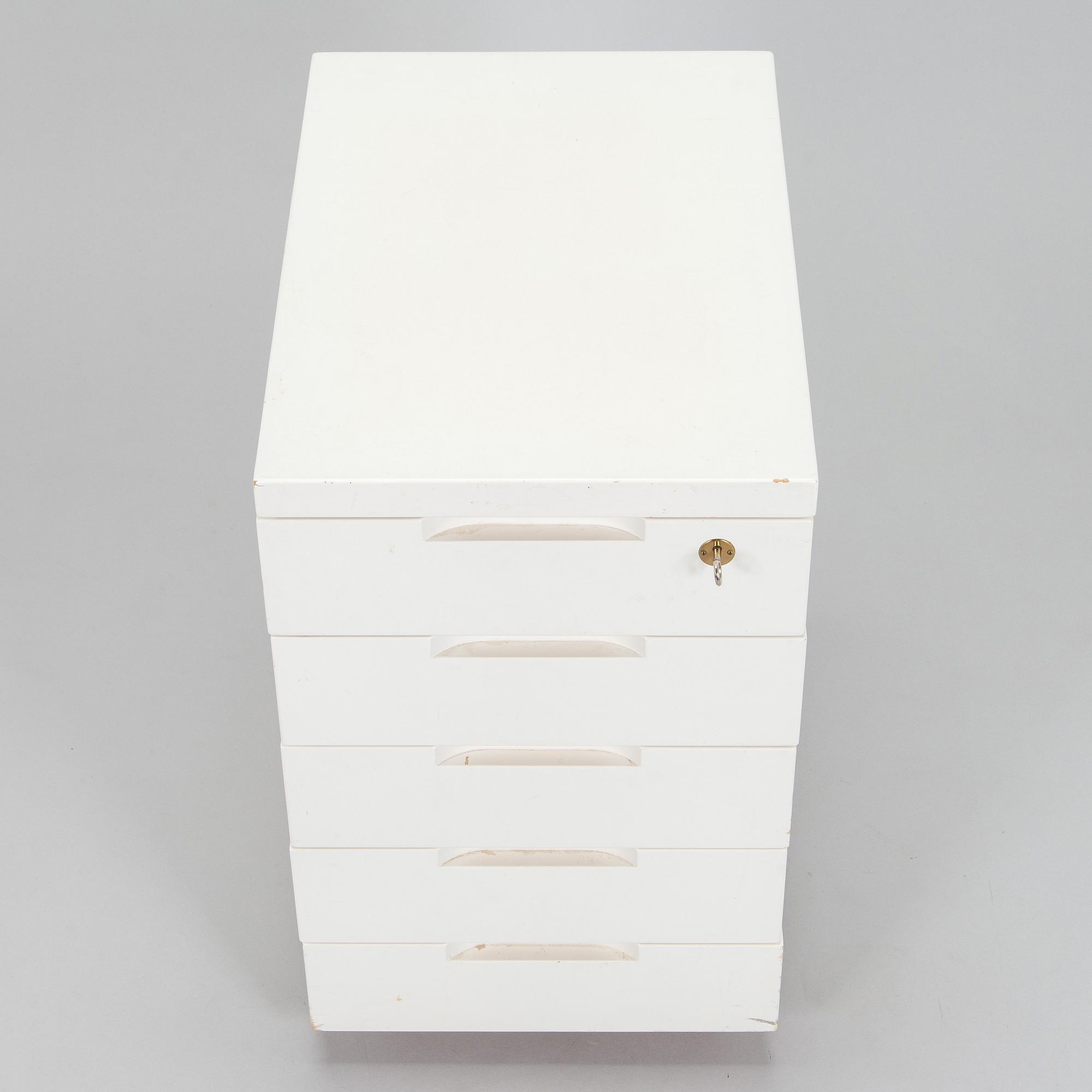 Alvar Aalto, laatikosto, malli 297, Artek, 1960–70-luku.