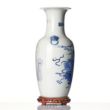 A blue and white an polychrome vase, late Qing dynasty.