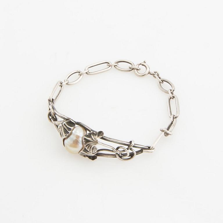Armband Jugend 1900-talets början silver och barockpärla.