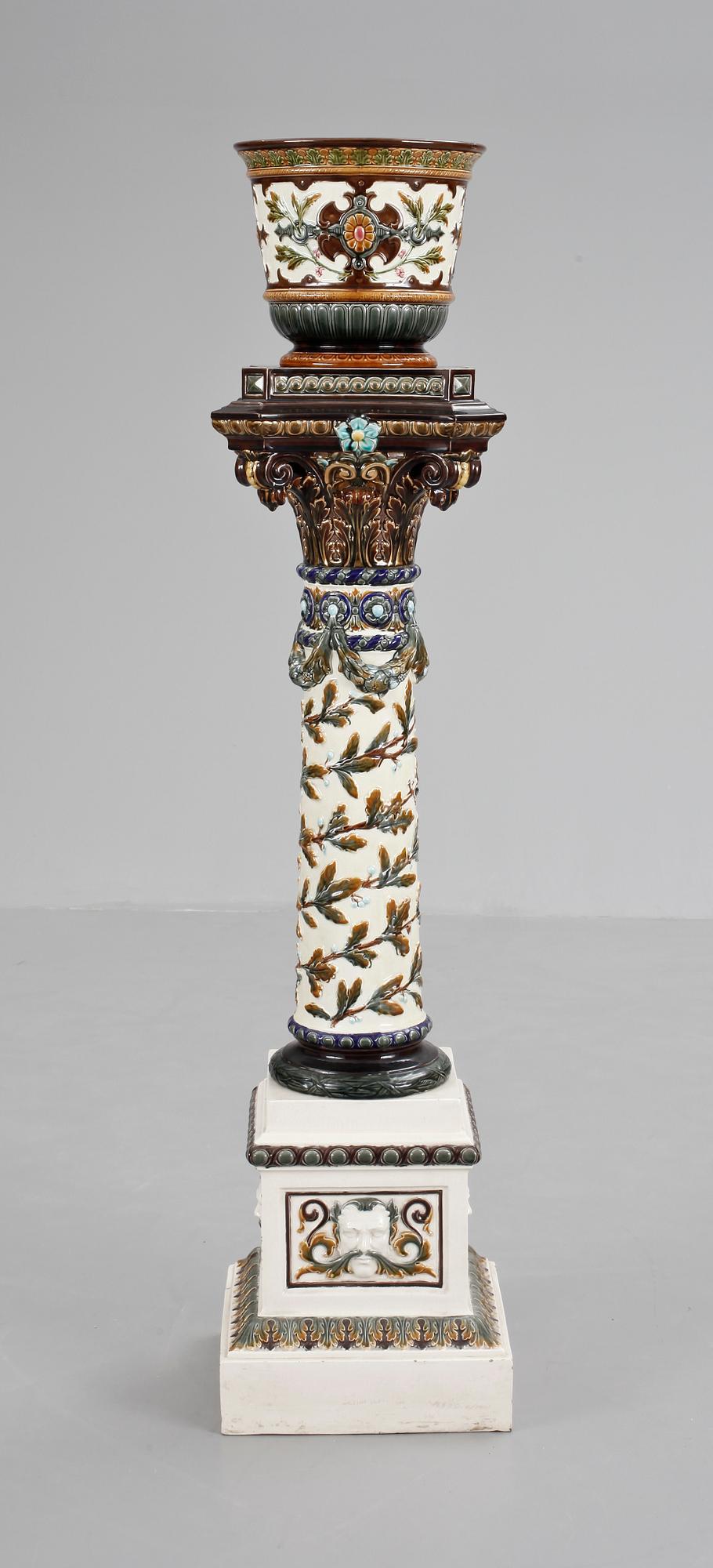 PIEDESTAL MED YTTERFODER, majolika, troligen Rörstrand 1800-talets slut.