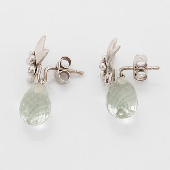 Ole Lynggaard, korvakorupari, briolette hiotut kvartsit ja  timantteja, 14K valkokultaa.