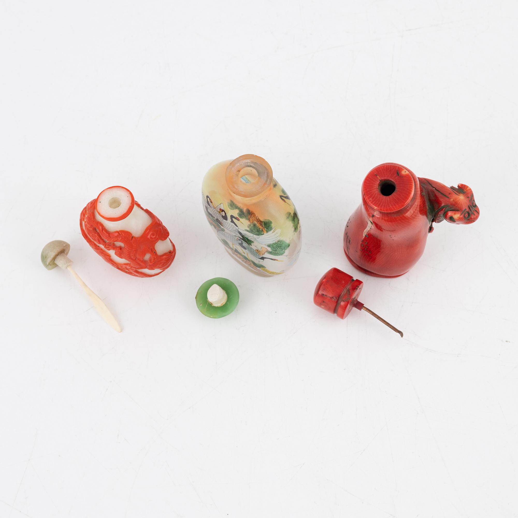 A group of three Chinese snuffbottles and three porcelain teabowls, 19th and 20th century.