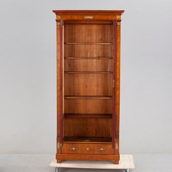 BOKSKÅP, Karl Johan, omkring 1800-talets mitt.
